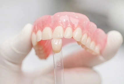 Revelando novos dentes de dentadura composta: desempenho cativante e estética!